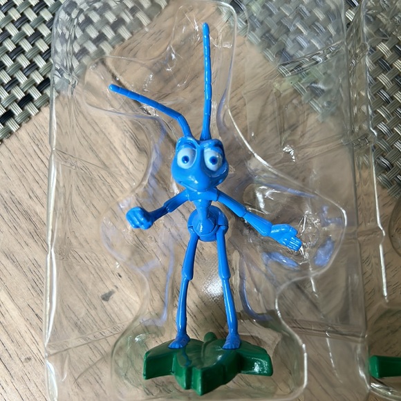 Set of Bug’s Life Die Cast figurines Flik & Hopper - Picture 2 of 9